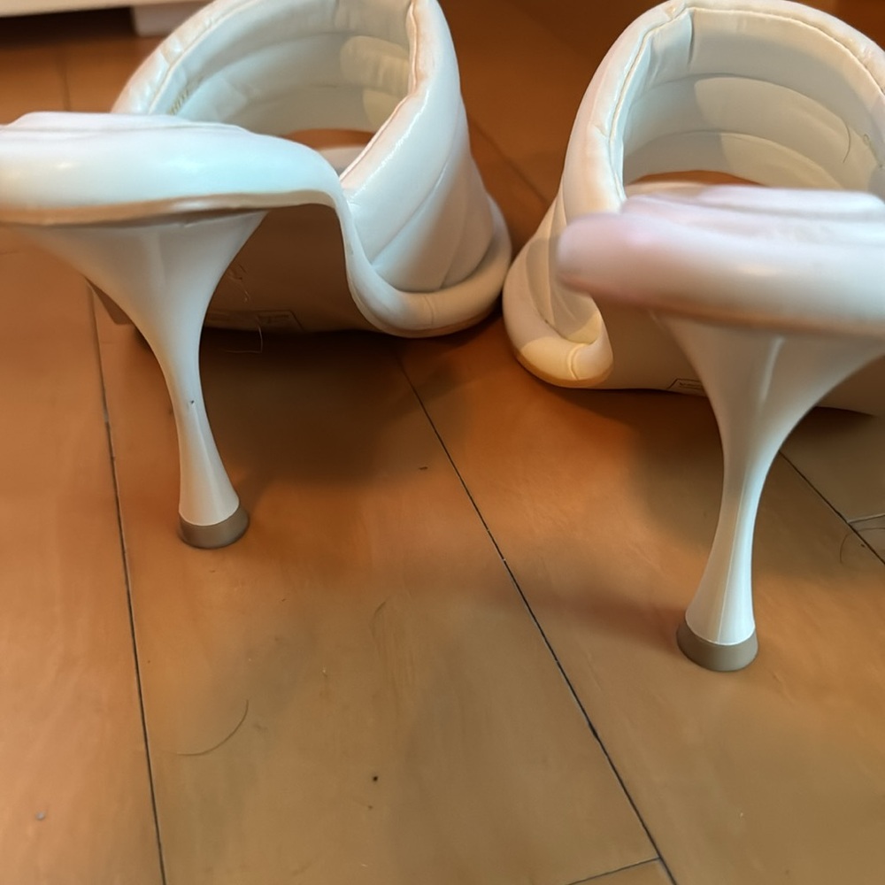 White heels - Picture 4 of 4